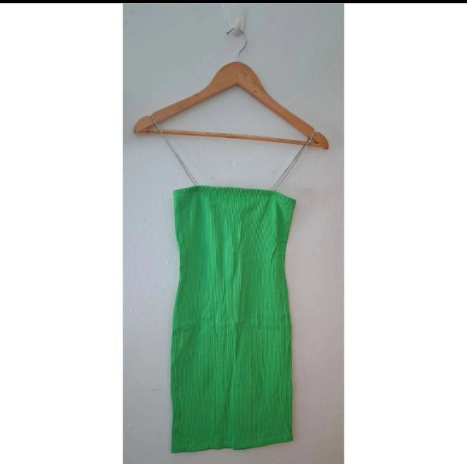 Vestido bershka corto verde con tirantes de strass limite edition Y2K